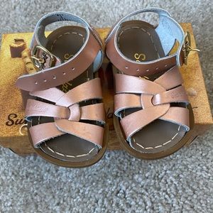NWB Sun San salt water sandals, size 4
